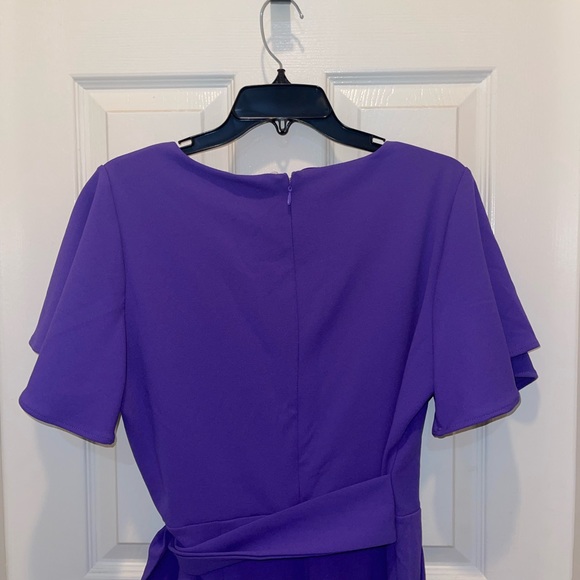 Side Tie Jumpsuit
TAHARI - Picture 5 of 7